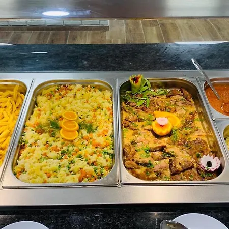 Otel Queen Nelly Park 4*