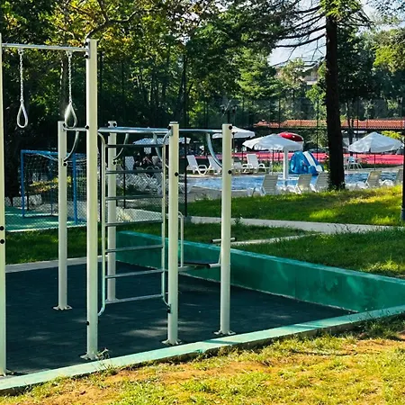 מלון Queen Nelly Park 4*