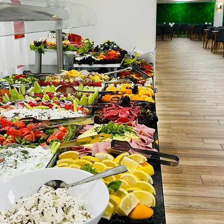 Otel Queen Nelly Park 4*