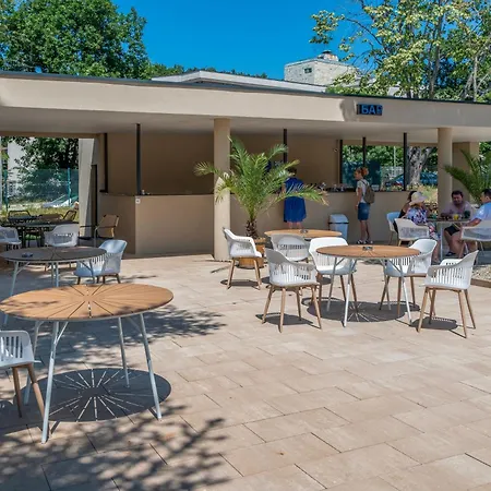 Queen Nelly Park Otel