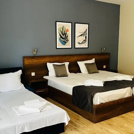 Queen Nelly Park מלון 4*