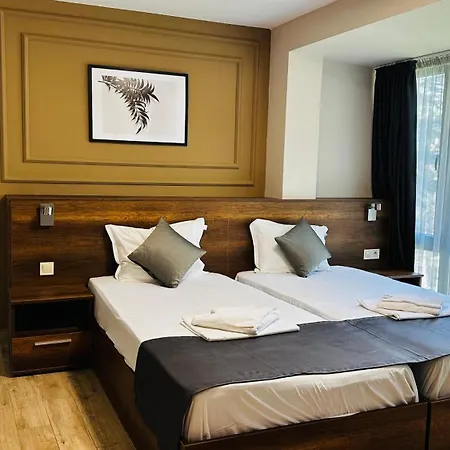 Queen Nelly Park Naousa