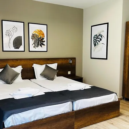 Otel Queen Nelly Park 4*