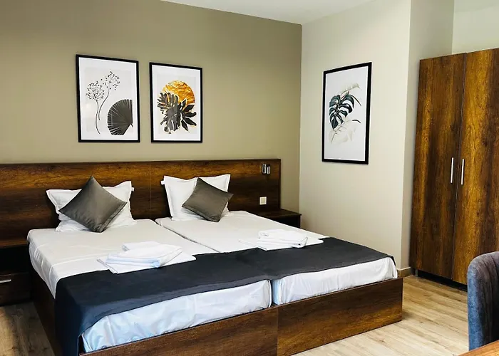 Hotel Queen Nelly Park 4*