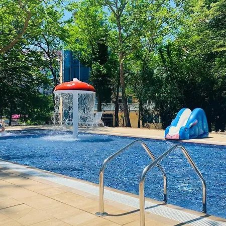 Queen Nelly Park Kiten (Burgas)