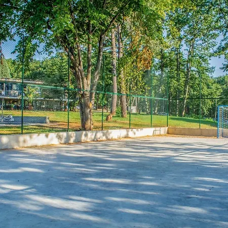 Queen Nelly Park Hotel