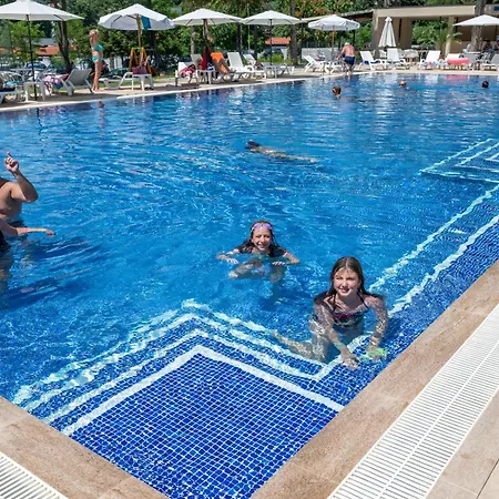 Hotel Queen Nelly Park 4*