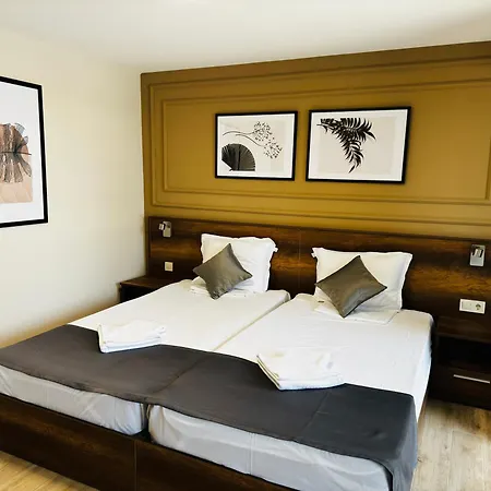 Queen Nelly Park Kiten (Burgas)