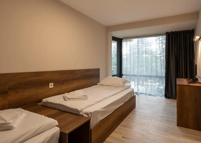 Queen Nelly Park 酒店 4*