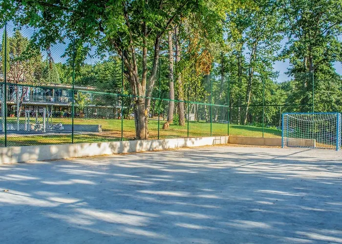 Queen Nelly Park 酒店