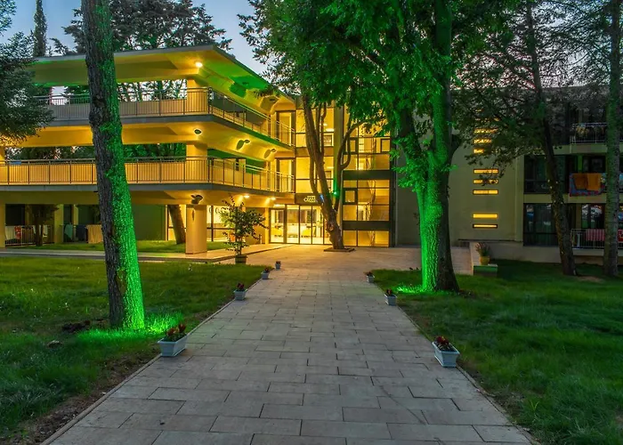 Queen Nelly Park Hotel 4*