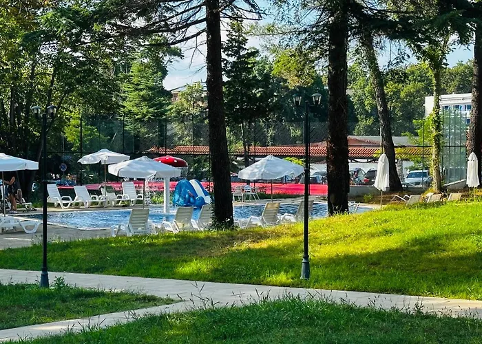 Queen Nelly Park 酒店 希典