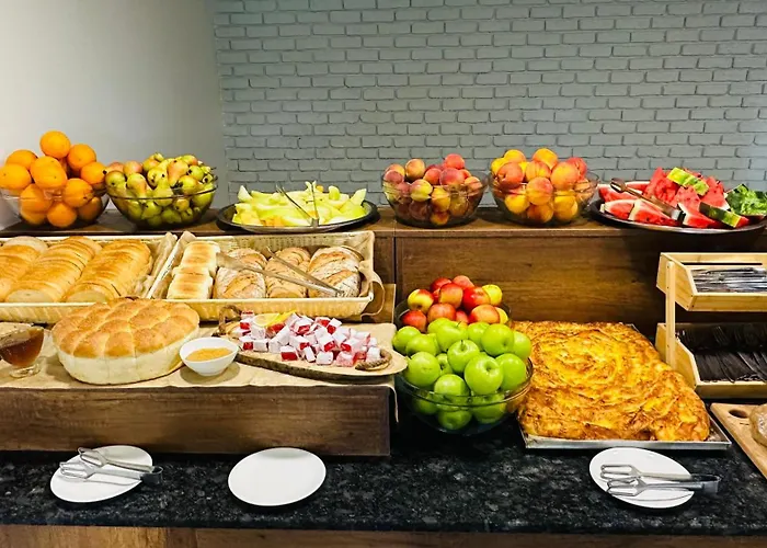 Queen Nelly Park 酒店