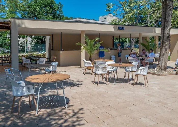 Queen Nelly Park Hotel