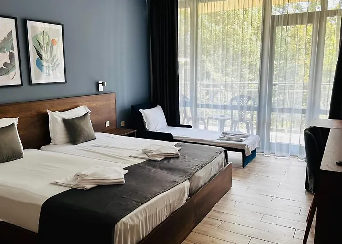 Queen Nelly Park Hotel 4*